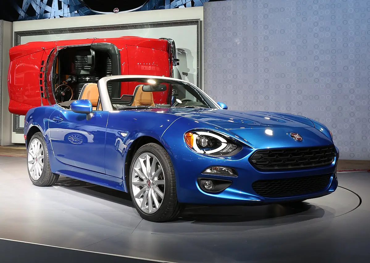 1200px Fiat 124 Spider LA Auto Show 2015 23121899872 Cropped